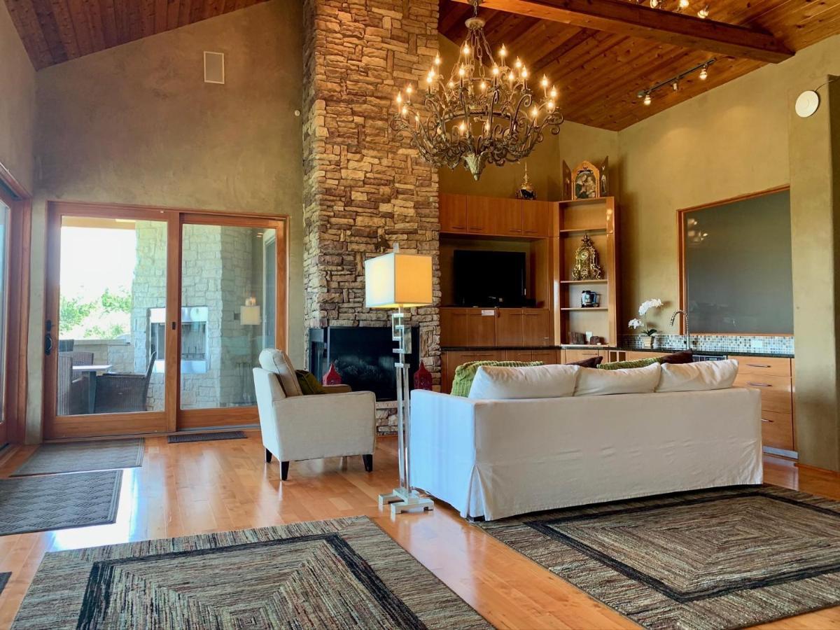 Scenic Hill Country Retreat - Rhino Ranch Villa Ню Браунфелс Екстериор снимка
